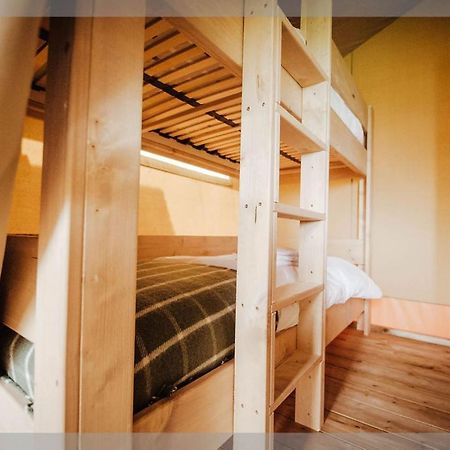 Отель Ty Llewelyn Glamping & Camping Лланидлос Экстерьер фото