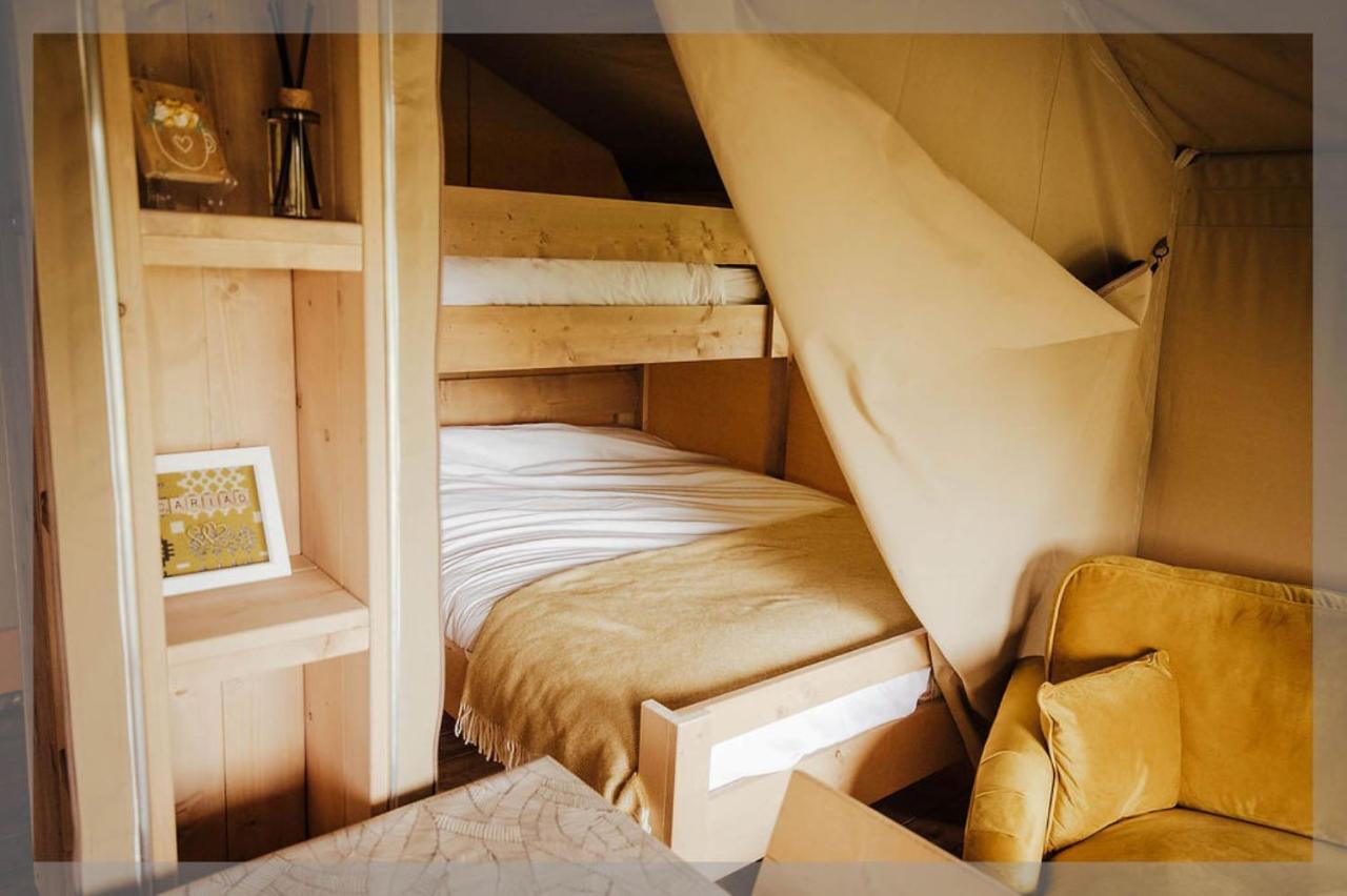 Отель Ty Llewelyn Glamping & Camping Лланидлос Экстерьер фото