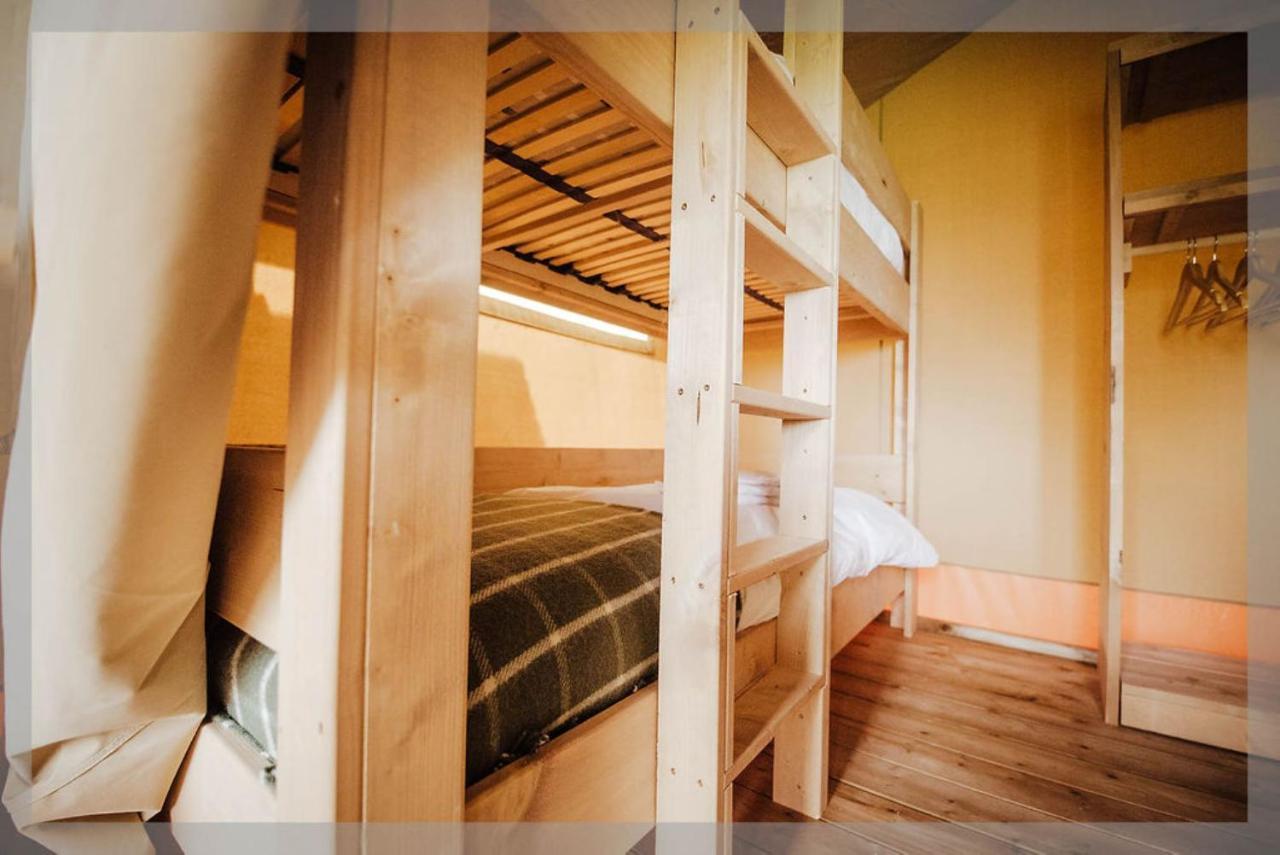 Отель Ty Llewelyn Glamping & Camping Лланидлос Экстерьер фото