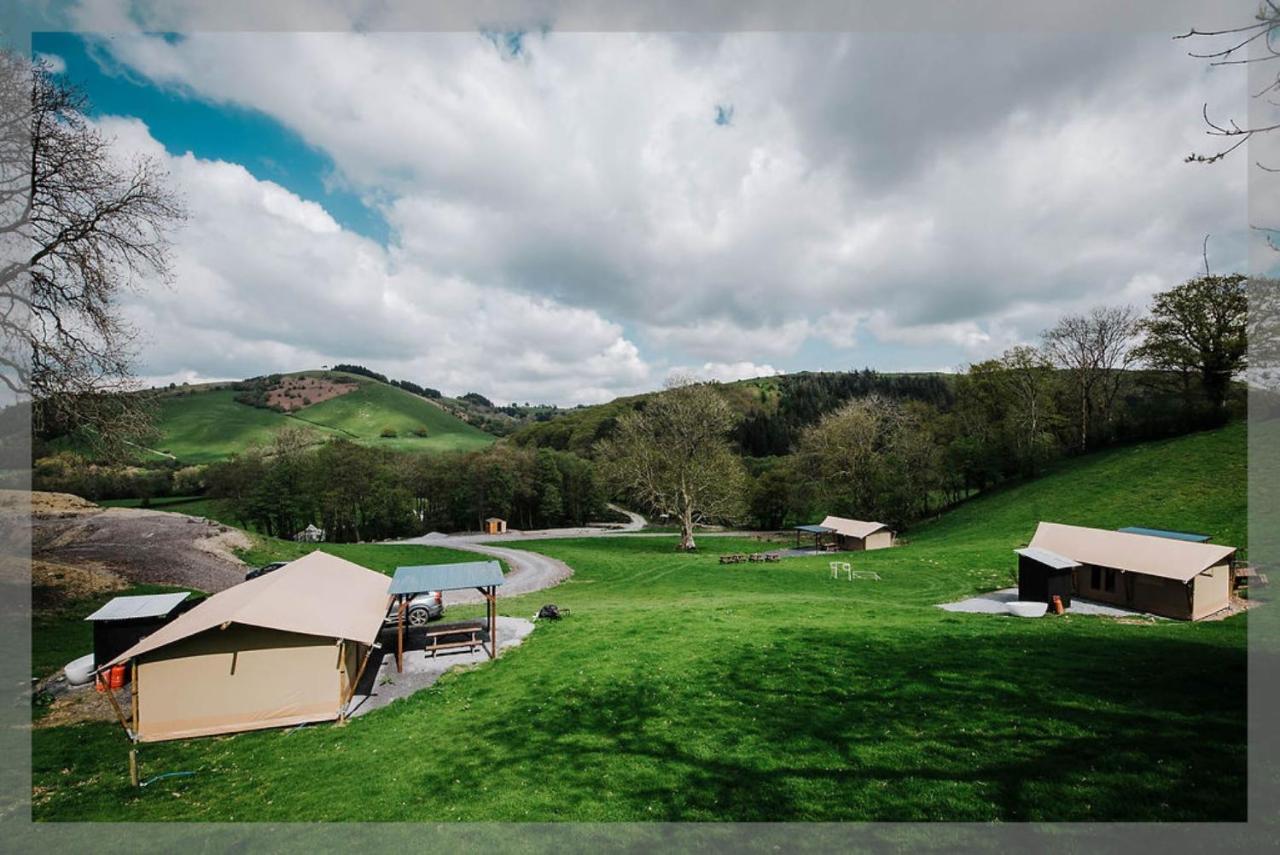 Отель Ty Llewelyn Glamping & Camping Лланидлос Экстерьер фото