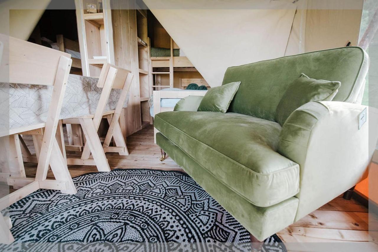 Отель Ty Llewelyn Glamping & Camping Лланидлос Экстерьер фото