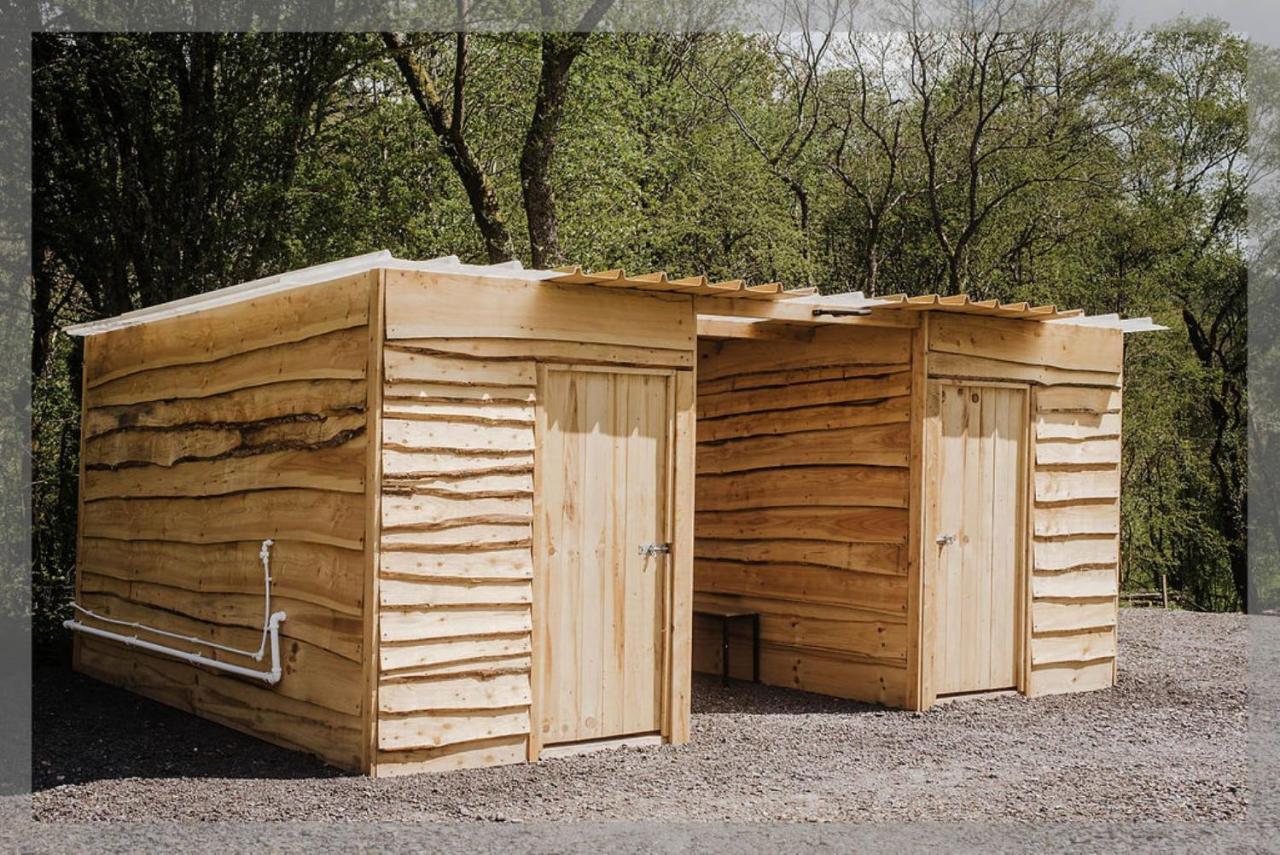 Отель Ty Llewelyn Glamping & Camping Лланидлос Экстерьер фото